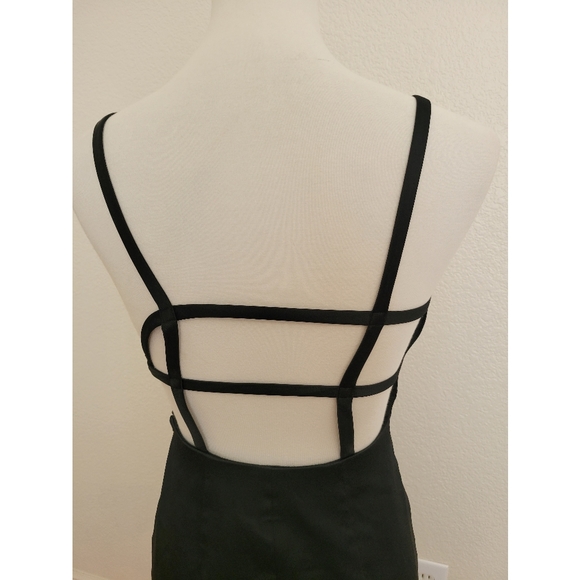 Womens Laundry mini black dress with open back with design. No size tag - Picture 2 of 10